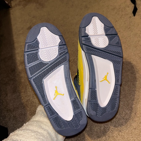 Lightning 4s - Picture 5 of 8